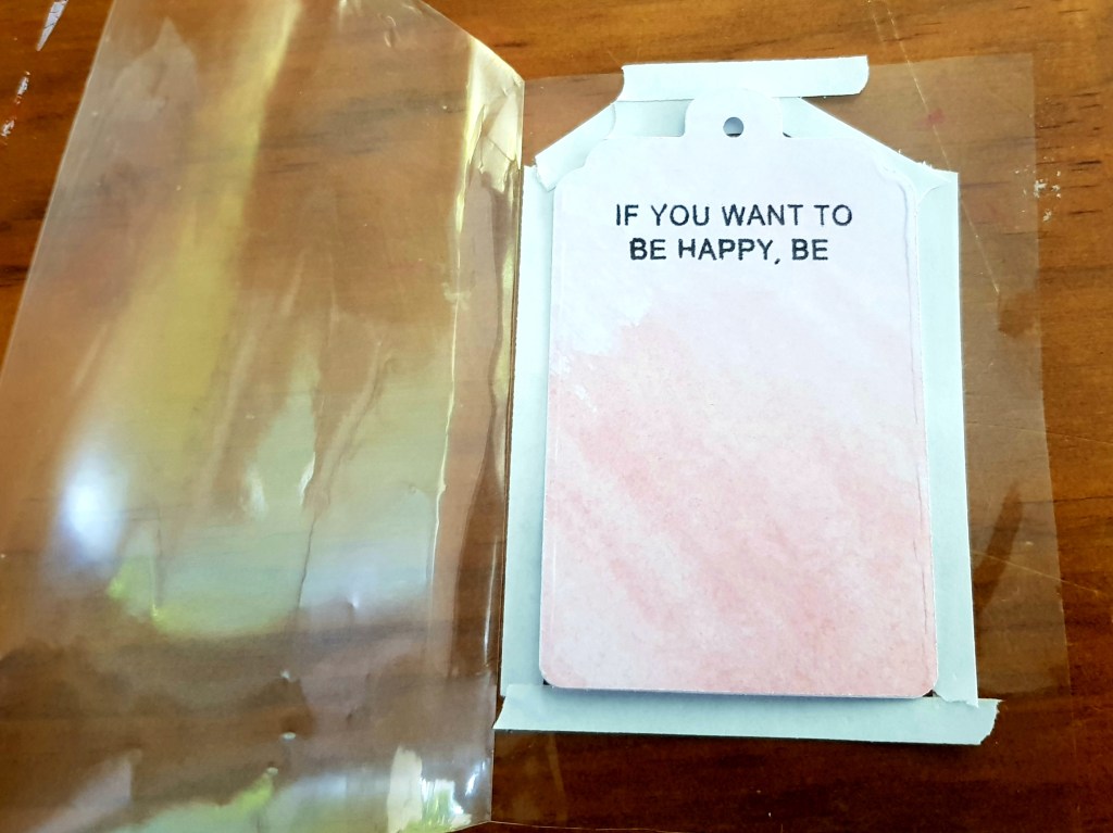 How to make shaker bookmarks without fuse tool. Easy and cheap papercrafting and stamps ideas.