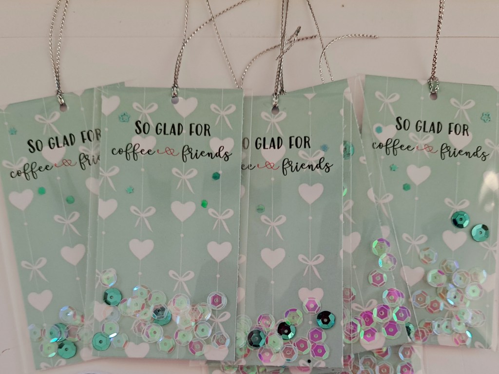 How to make shaker bookmarks without fuse tool. Easy and cheap papercrafting and stamps ideas. Plus ideas on using desginer papers.