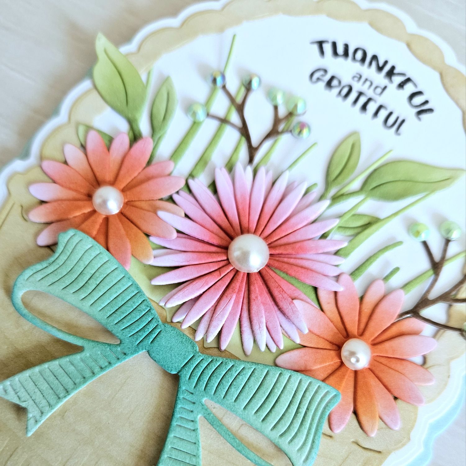 How to make a card using poppystamps woven basket easel dies mixing distress inks for colouring